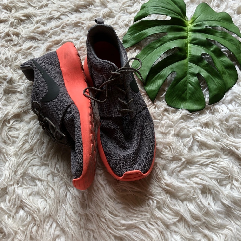 Nike roshe run orange and grey running shoes